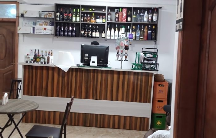 UPTOWN PUB AND RESTAURANT