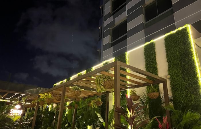 White Restaurant & Garden